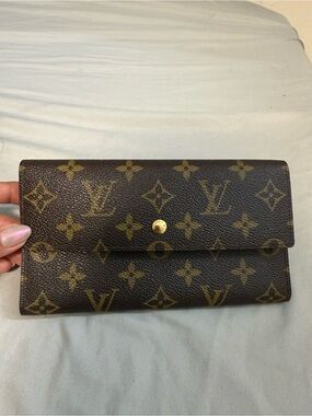 Sarah Louis Vuitton Brown Monogram Continental Wallet